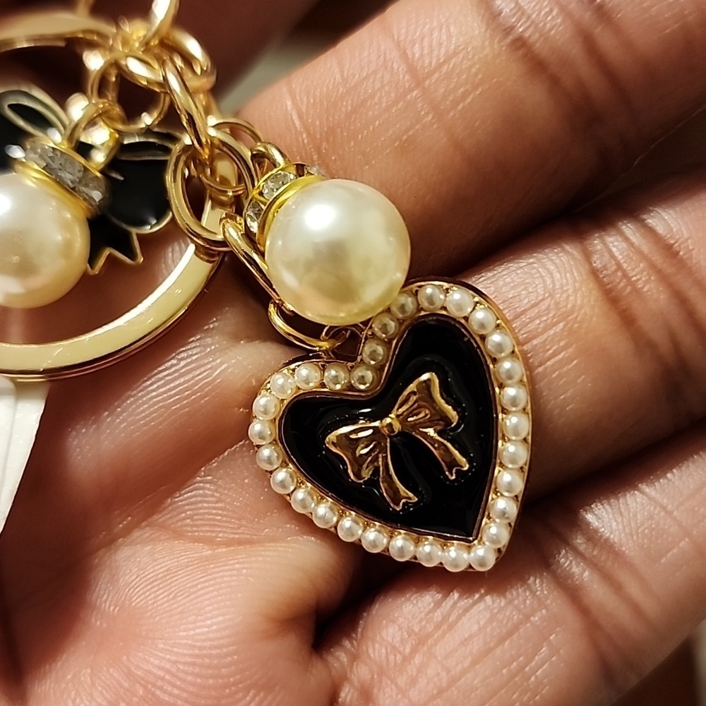 Gold Heart Charm Keychain - Picture 3 of 3
